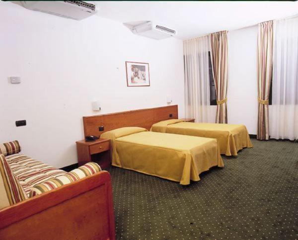 Hotel Serenella Gazzaniga Bilik gambar